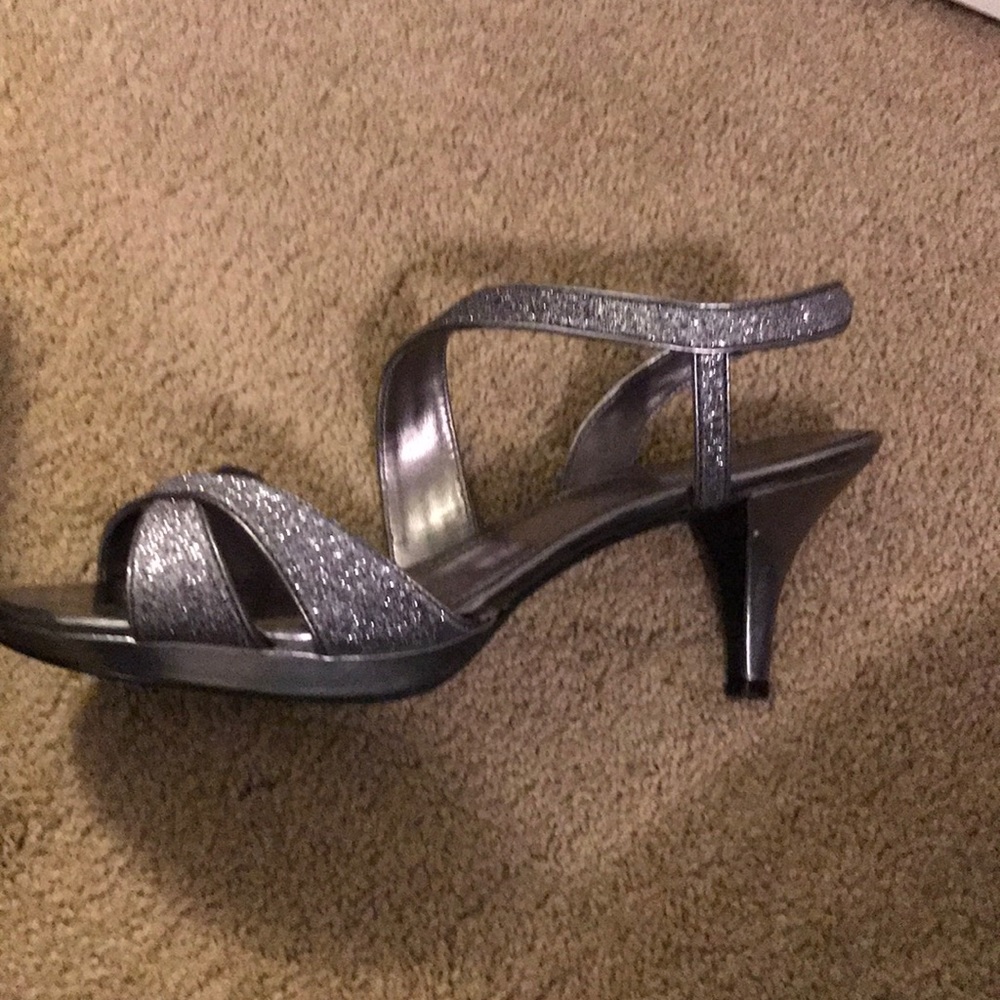 High Heels - Picture 3 of 4